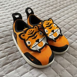 Toddler Nikes Size 8 Orange Black Tiger